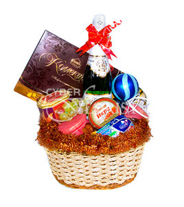 &#39;&#39;Christmas&#39;&#39; Basket. A delicious gift basket with holiday decoration.